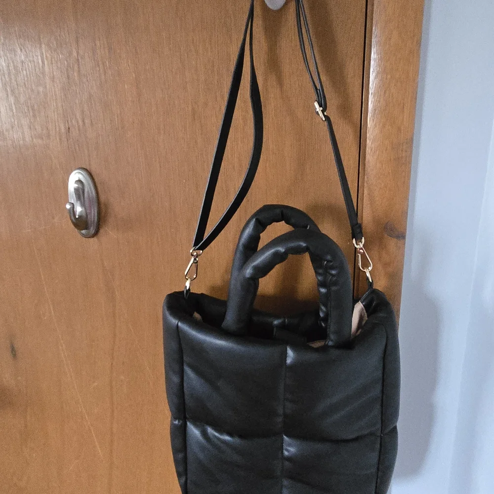 Chic Black Padded Crossbody Bag - Picture 2 of 8
